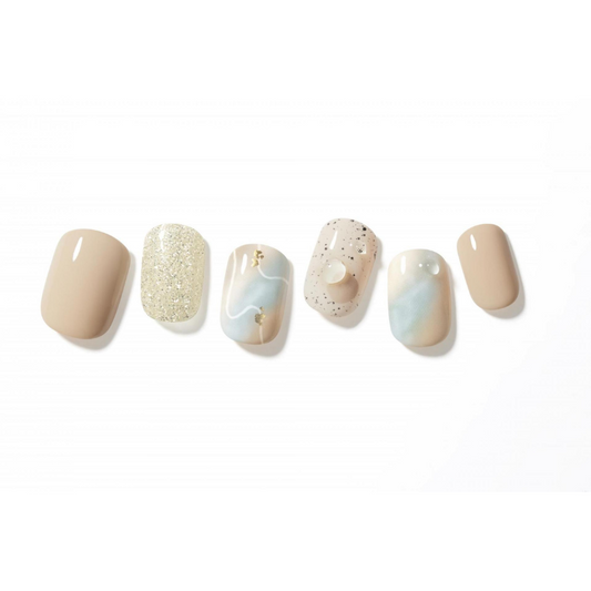 DASHING DIVA Magic Press Regular Round Mani Pristine Dew MDR3F009RR