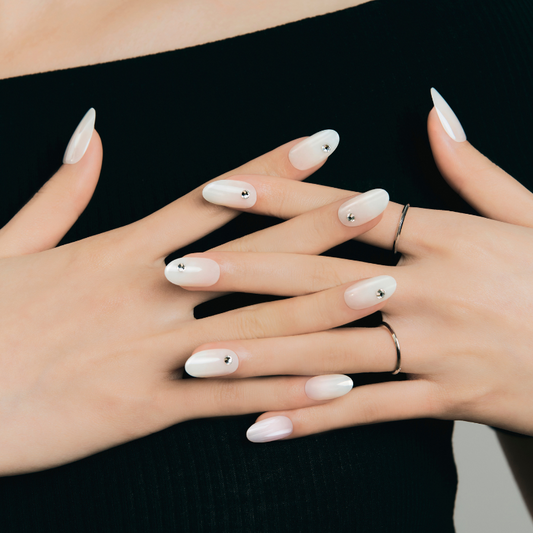 DASHING DIVA Magic Press Almond Mani Clear White MDR3P041AL