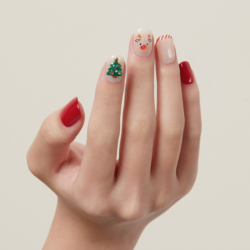 DASHING DIVA Magic Press Regular Round Mani Merry Rudolph MDR3W019RR