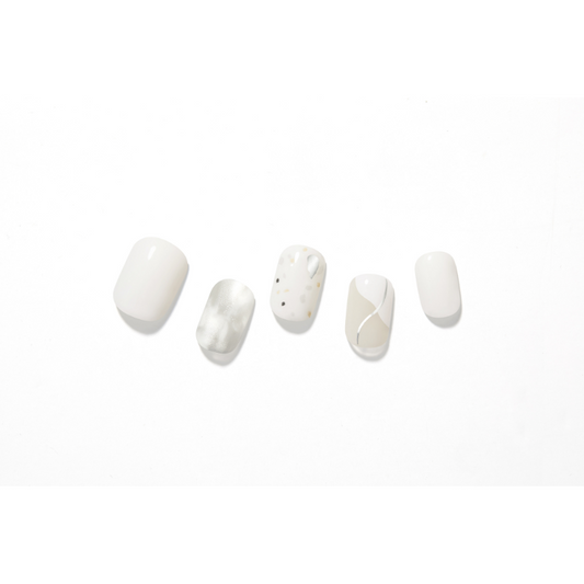 DASHING DIVA Magic Press Mani Soft White MGL3P061RR