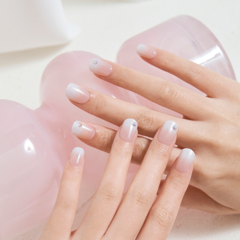 DASHING DIVA Magic Press Regular Round Mani Shining White MDR3P039RR