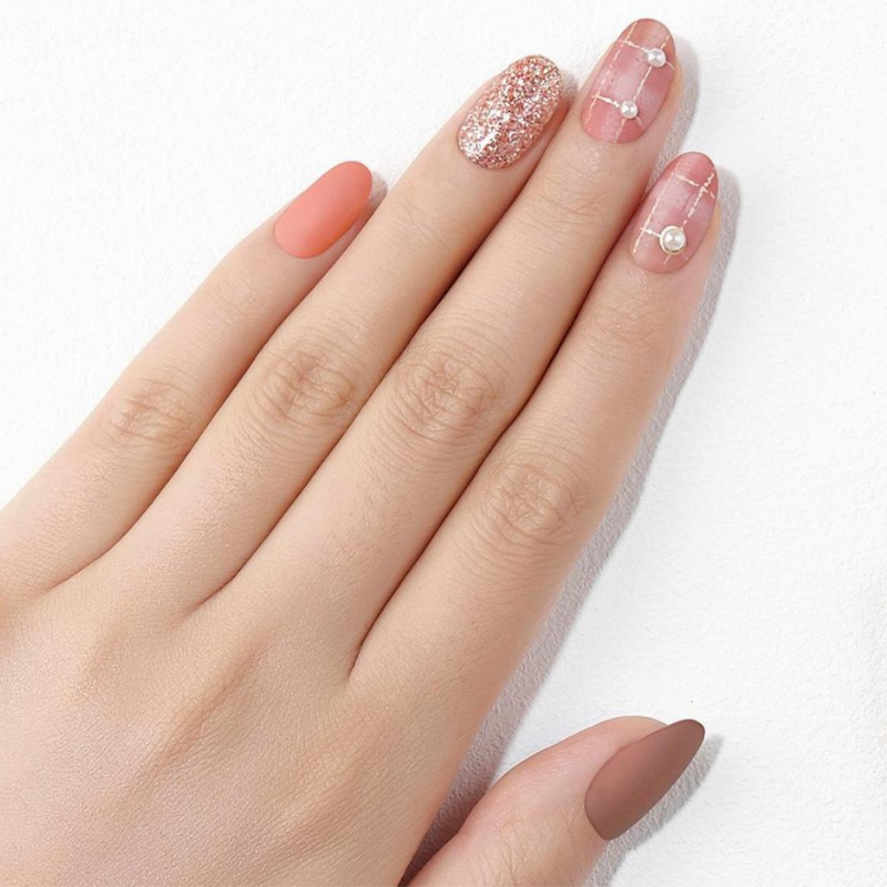 DASHING DIVA Magic Press Glitter Bomb Long Oval Mani Letter Me MDR857OL