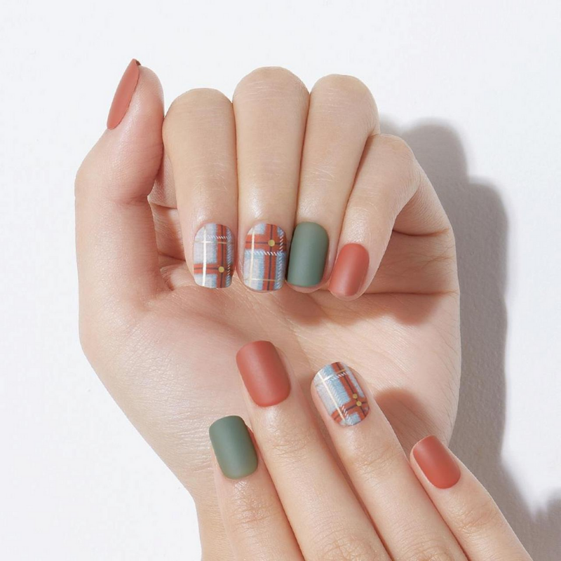 DASHING DIVA Magic Press Autumn Closet Mani Mute Check MDR767