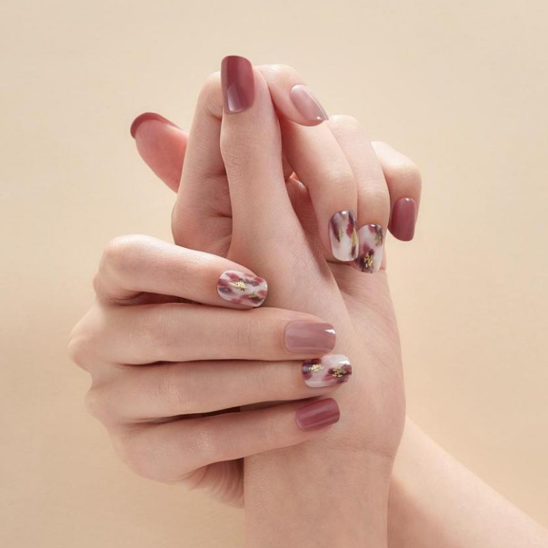 DASHING DIVA Magic Press Regular Round Mani Burgundy Touch MGL2F013RR