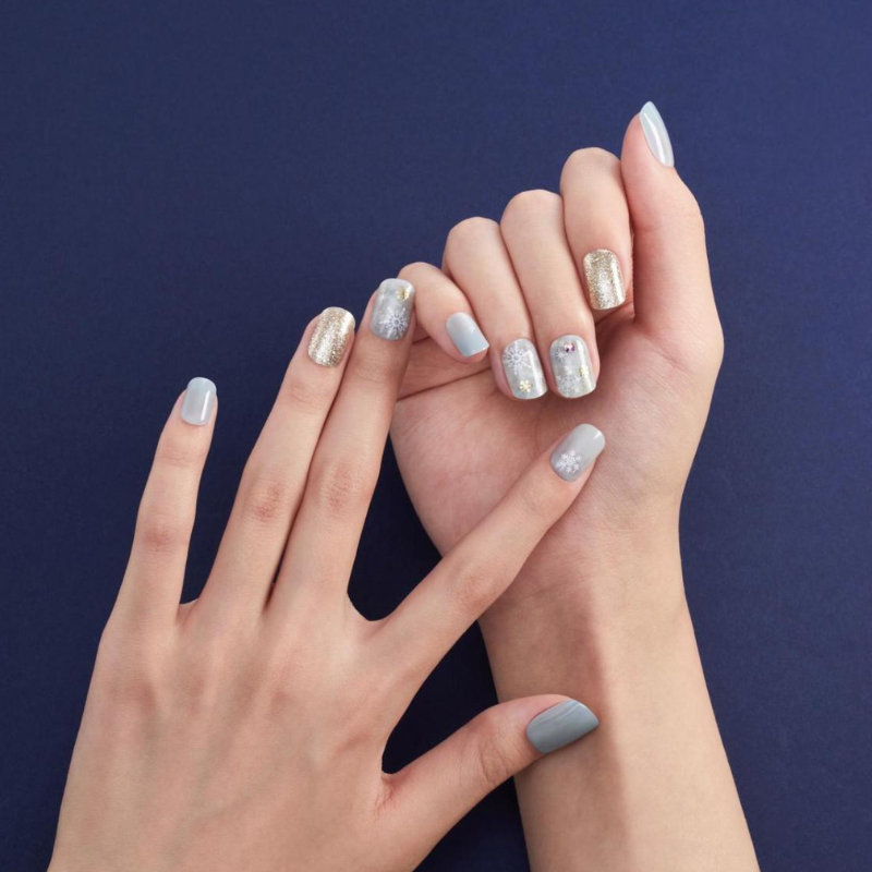 DASHING DIVA Magic Press Regular Round Mani Classy Snow MGL2W029RR