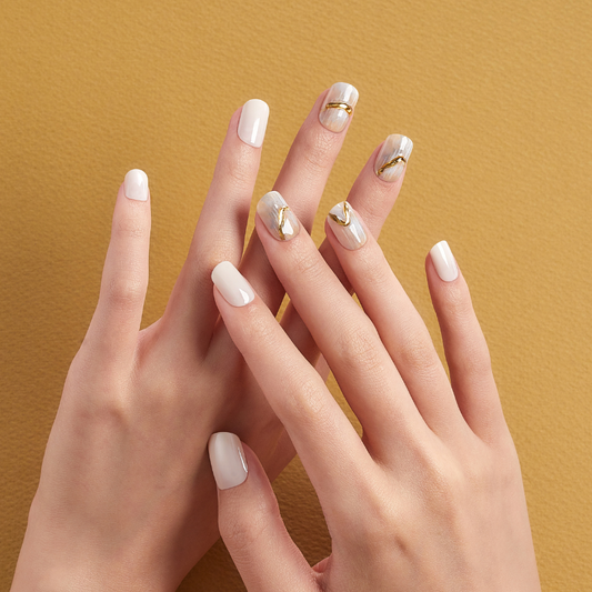 DASHING DIVA Magic Press Regular Round Mani Elegant Gold Line MGL2F002RR