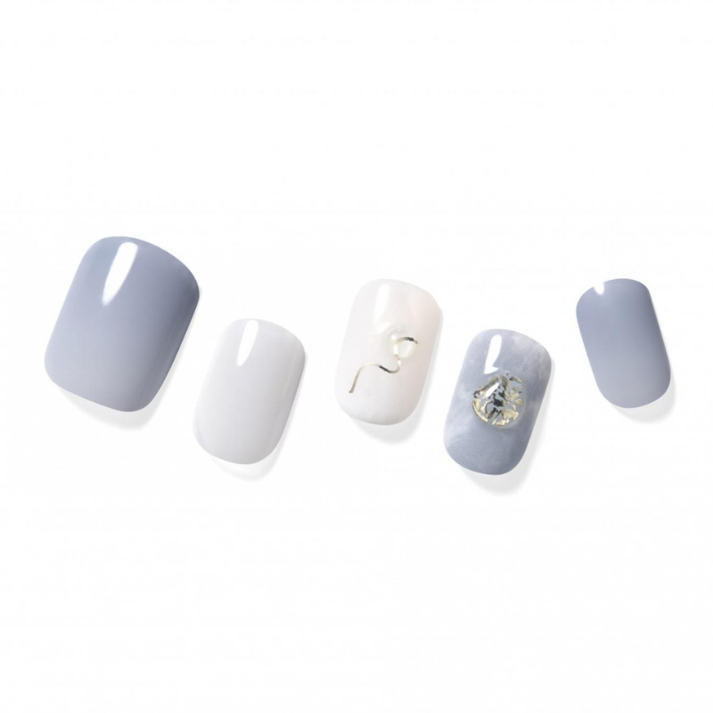 DASHING DIVA Magic Press Regular Round Mani Ice Village MGL2W038RR