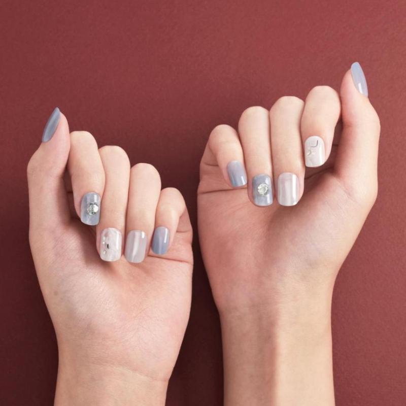 DASHING DIVA Magic Press Regular Round Mani Ice Village MGL2W038RR