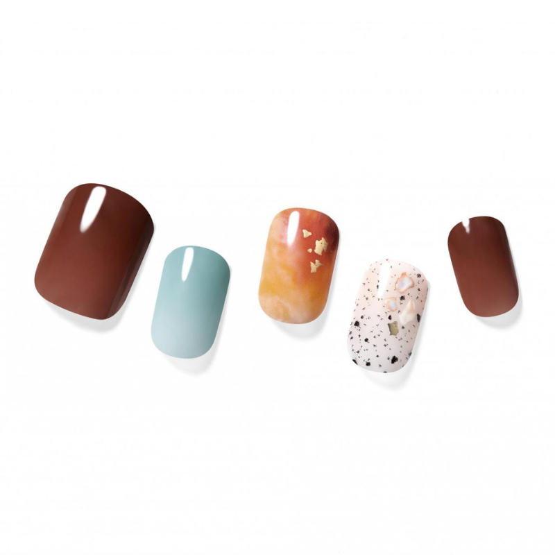 DASHING DIVA Magic Press Regular Round Mani Mint Chocolate Latte MGL2W027RR