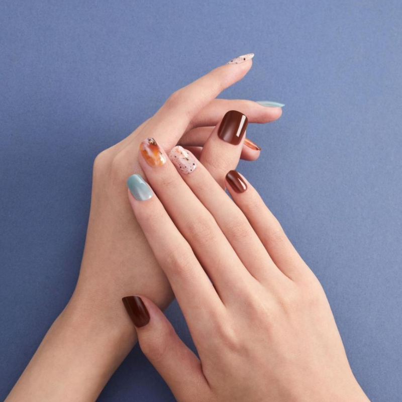 DASHING DIVA Magic Press Regular Round Mani Mint Chocolate Latte MGL2W027RR