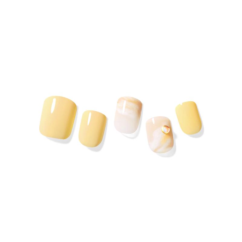 DASHING DIVA Magic Press Short Square Mani Sour Cream MGL101SS