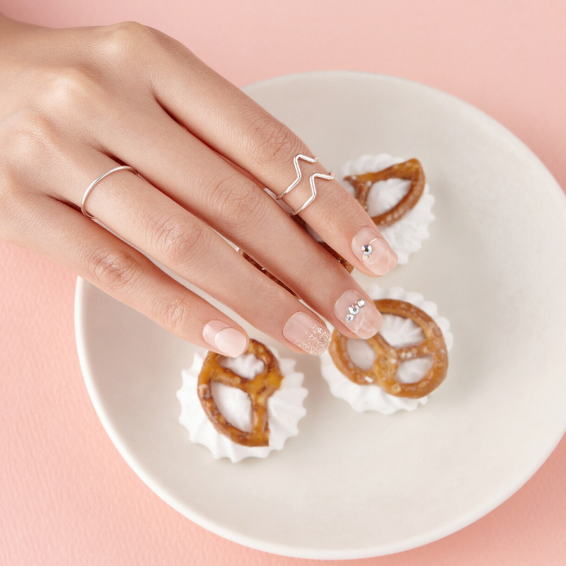 DASHING DIVA Magic Press Mani Snow White MDR607 (SOFT SHINE)