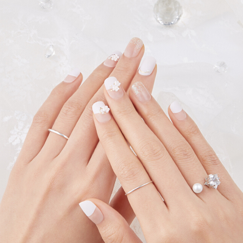 DASHING DIVA Magic Press Mani White Bouquet MDR600 (SOFT SHINE)