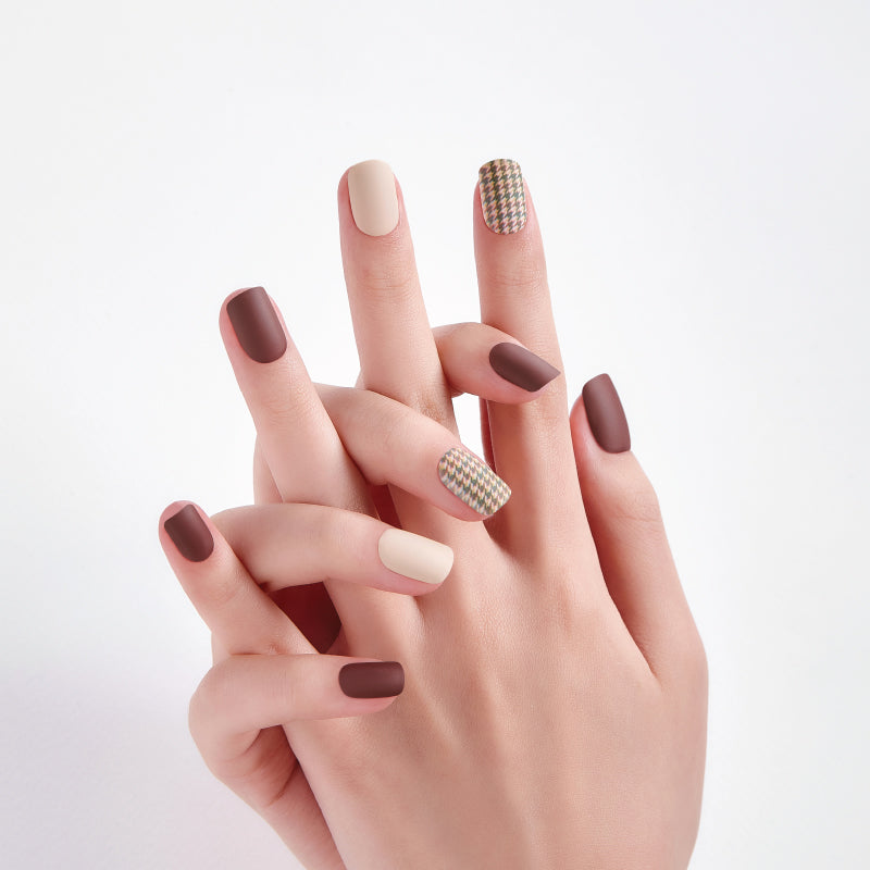 DASHING DIVA Magic Press Mani Pullman Brown MGL073