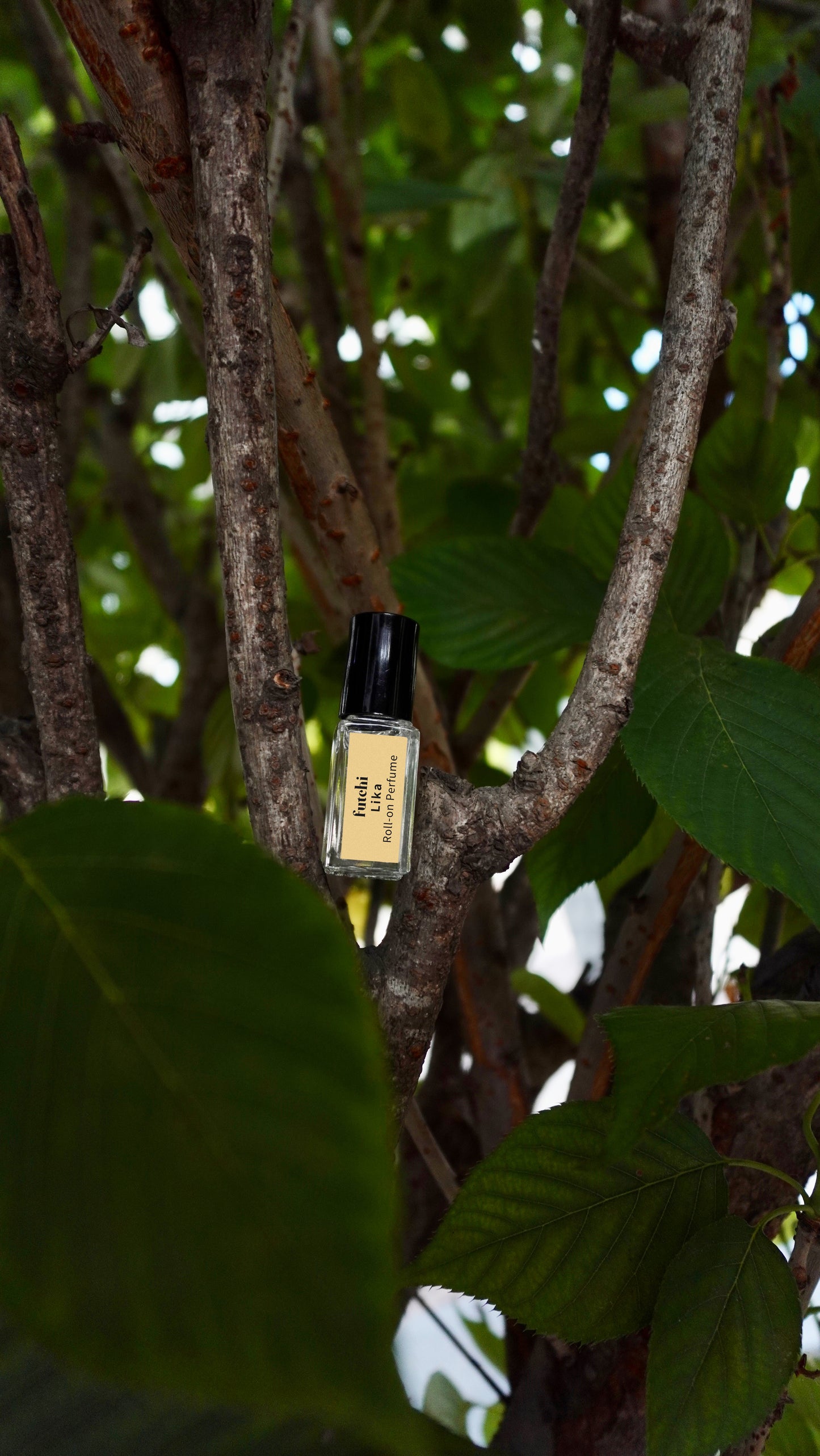 "futchi ROLL-ON PERFUME 《LIKA》（Travel-Size)"