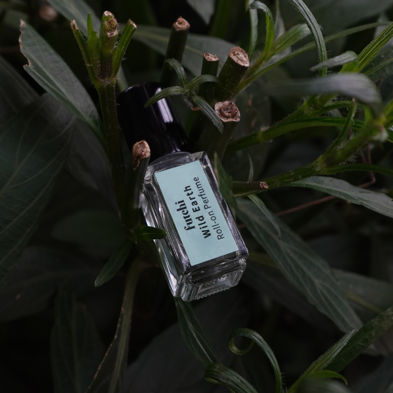 futchi ROLL-ON PERFUME 《WILD EARTH》（Travel-Size) 3ml